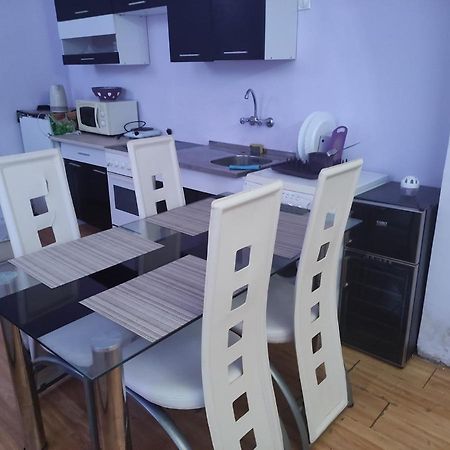 Малък Апартамент В Центъра На Гр.Бургас Burgasz Kültér fotó