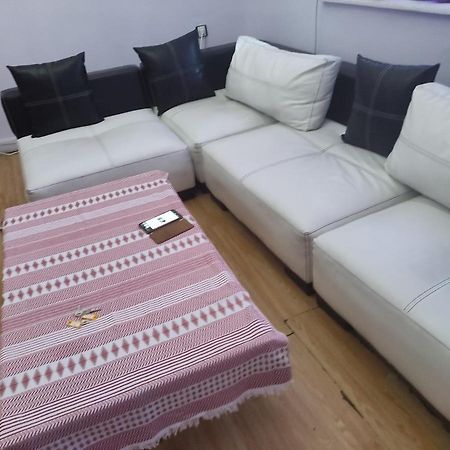 Малък Апартамент В Центъра На Гр.Бургас Burgasz Kültér fotó